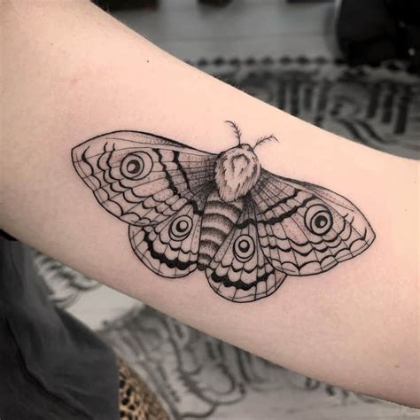 Moth Tattoos: What They Mean And Tattoo Ideas – Self Tattoo